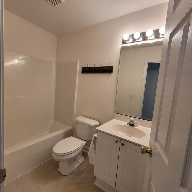 Building Photo - Wonderful 3 bedroom 2 bathroom home in Chesterbrook