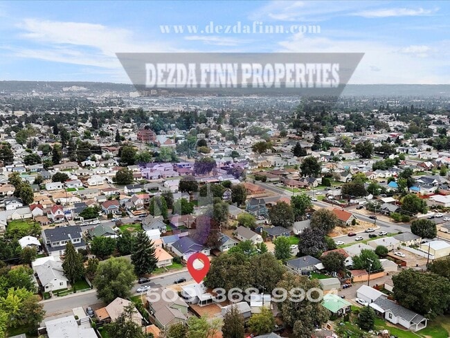 Building Photo - 5 Bed, 2 Bath Home Conveniently Located in...