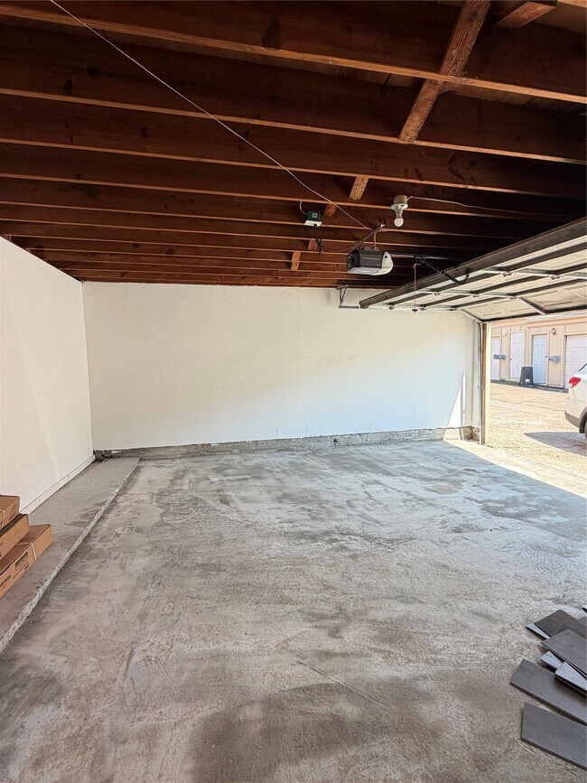 Building Photo - 3010 Bee Cave Dr