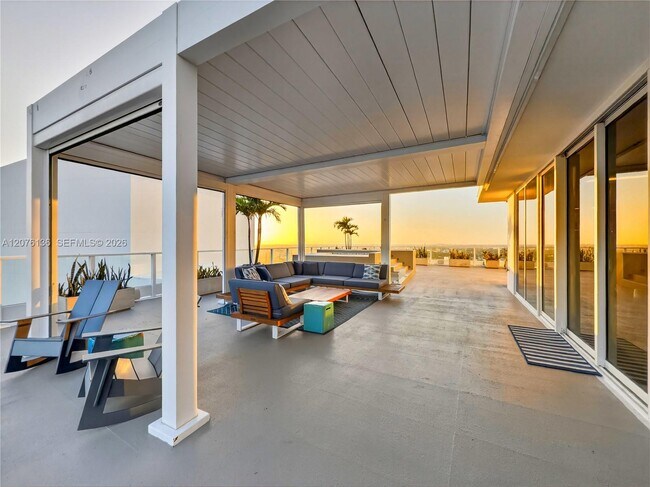 Building Photo - 2020 N Bayshore Dr
