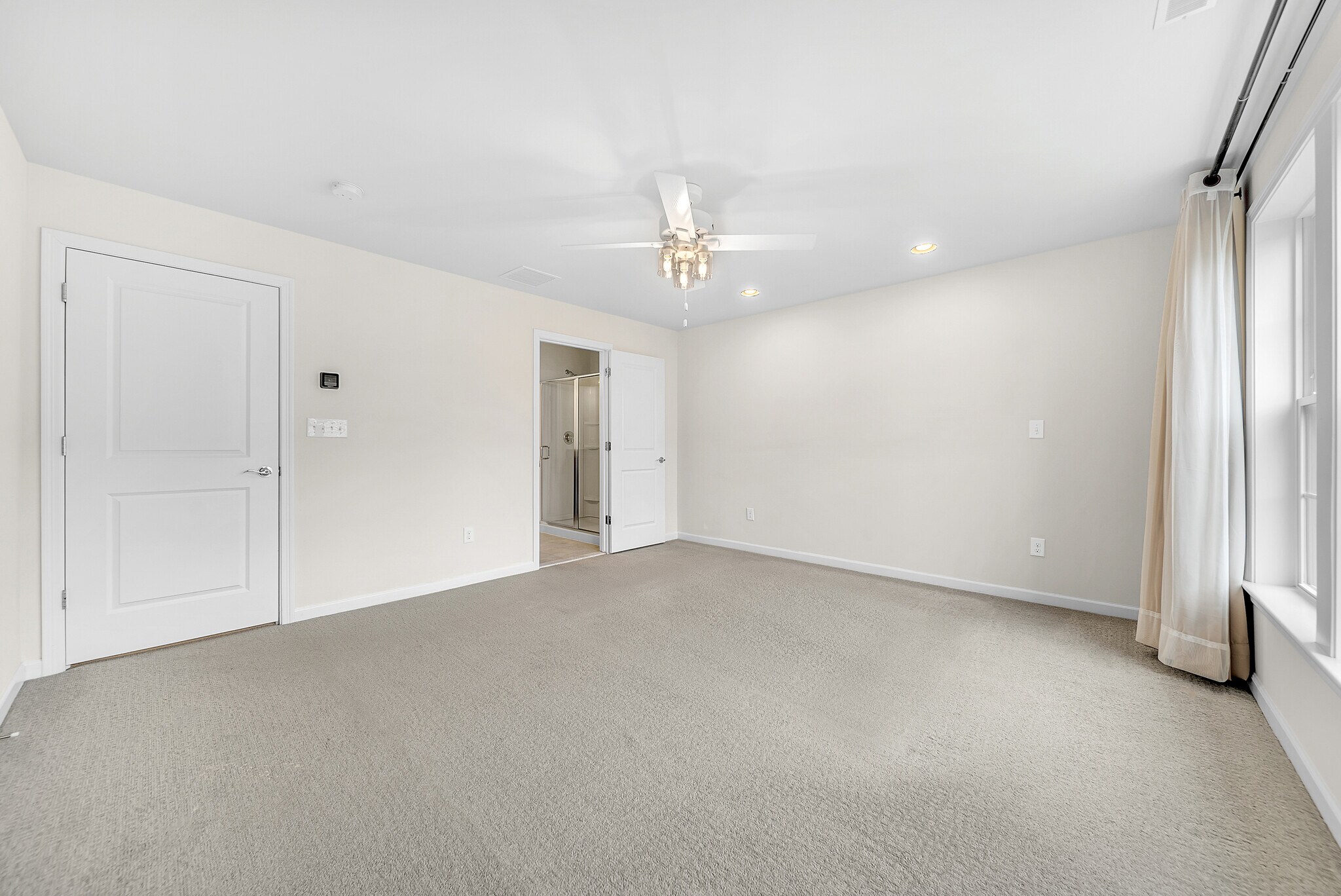 Building Photo - 5 Chestnut Crk