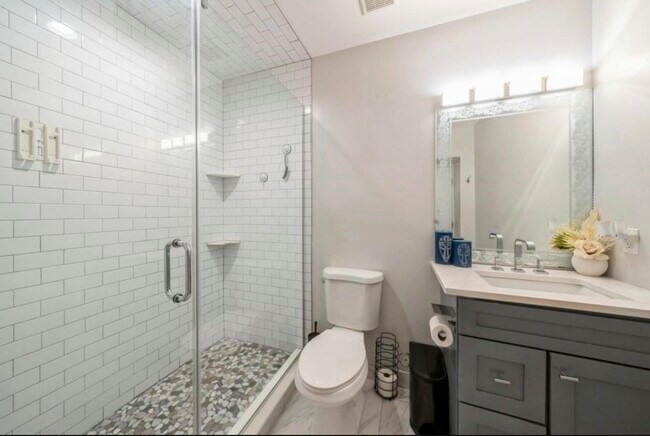 Building Photo - 126 Delaware Ave