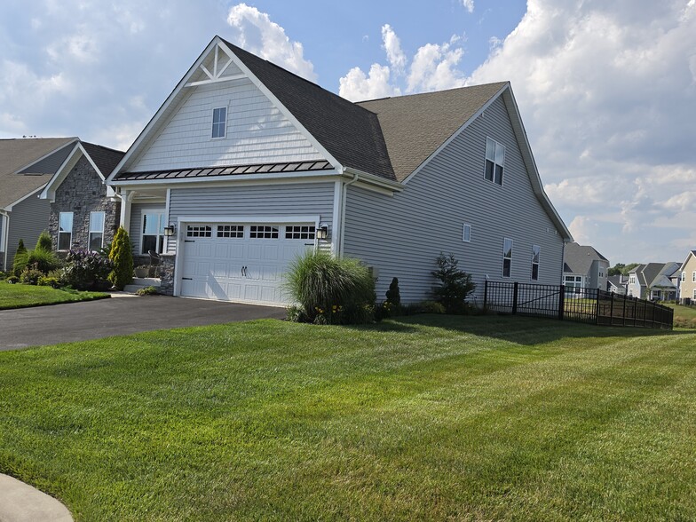 Building Photo - 28050 Purple Martin Cir