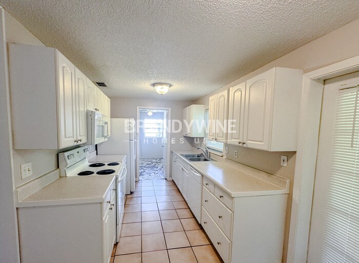 Building Photo - 10847 Bahia Dr