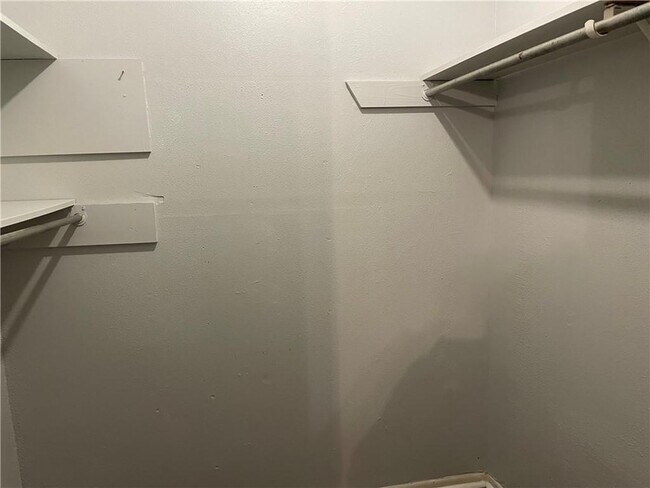 Building Photo - 1161 Lake Ave