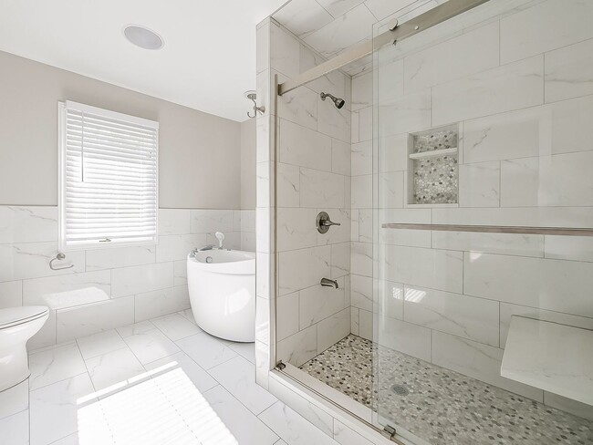 Building Photo - Fully Upgraded 3-Bed Farmington Hills Home!
