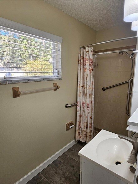 Building Photo - 272 Loyola Rd