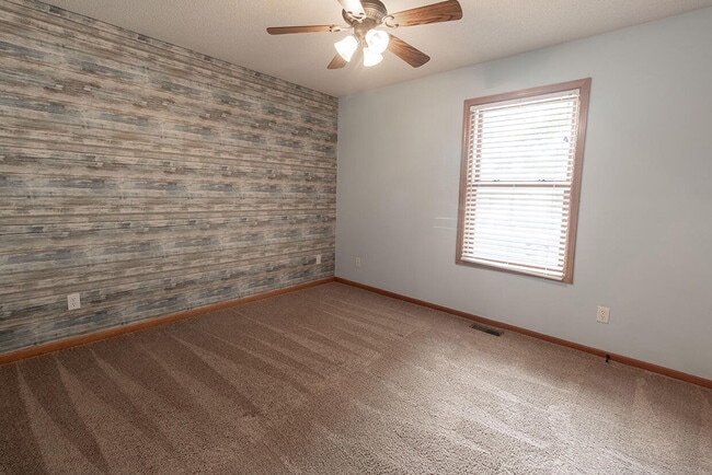 Building Photo - 1302 Look Out Ct