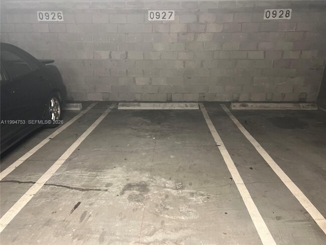 Building Photo - 1750 N Bayshore Dr