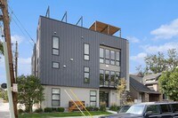 Building Photo - End unit 2bed/2.5 bath plus bonus office/r...