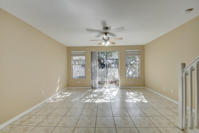 Building Photo - 121 Hemingway Ct