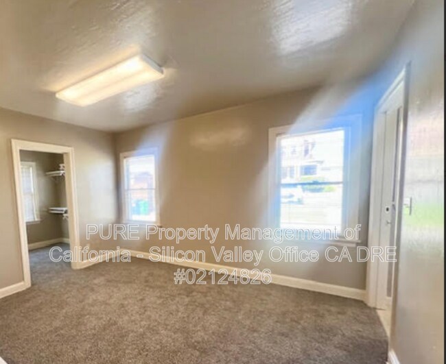 Building Photo - 717 E Lake Ave