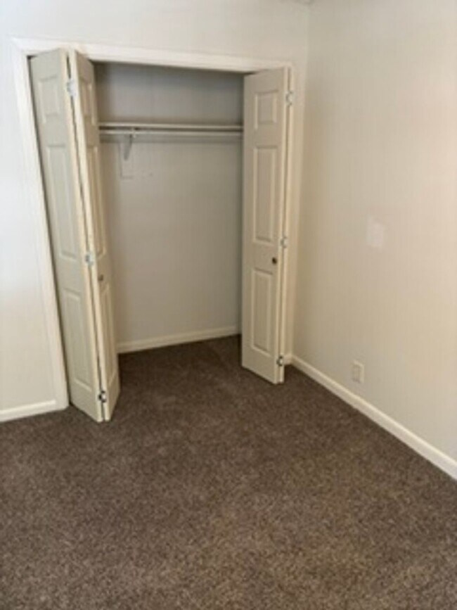 Building Photo - Charming 3 bedroom, 2 bathroom located in the picturesque Hot Springs Village, nearby the Coronad...