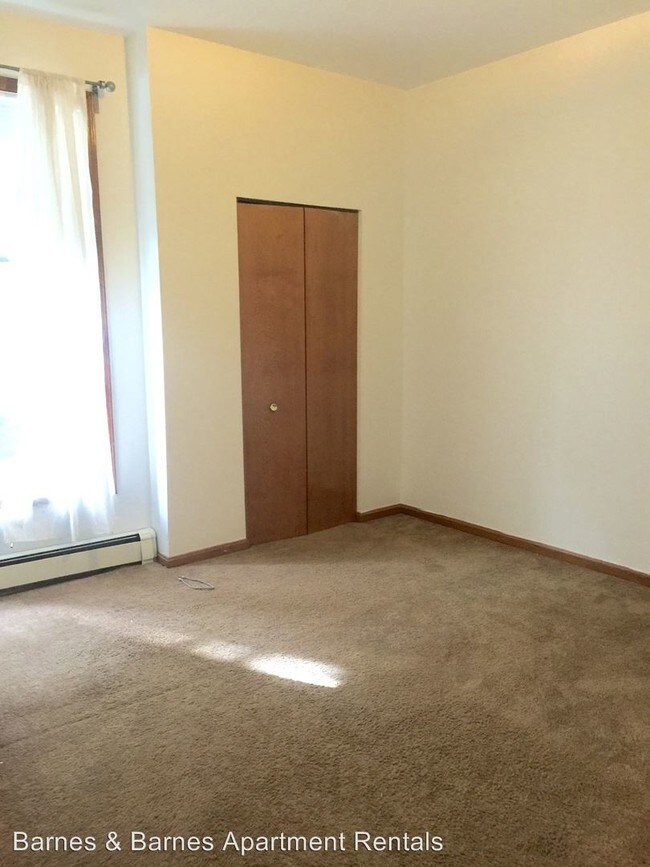 Building Photo - 512 W Cross St