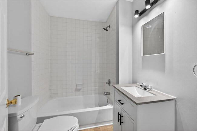 Building Photo - 533-533 N Sherman Dr