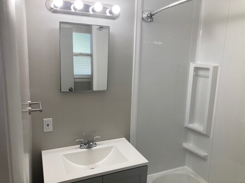 Building Photo - 2207 Winterberry Dr