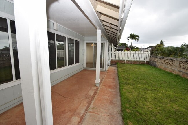 Building Photo - 113A28 - 98-2009 Kaahumanu Street, Apt. F