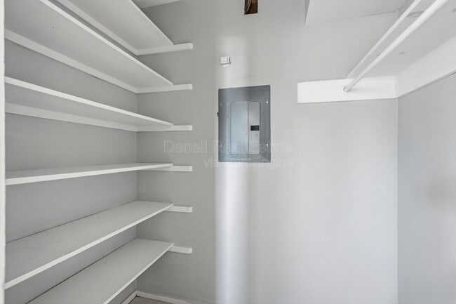 Building Photo - 210 S Alandale Pl