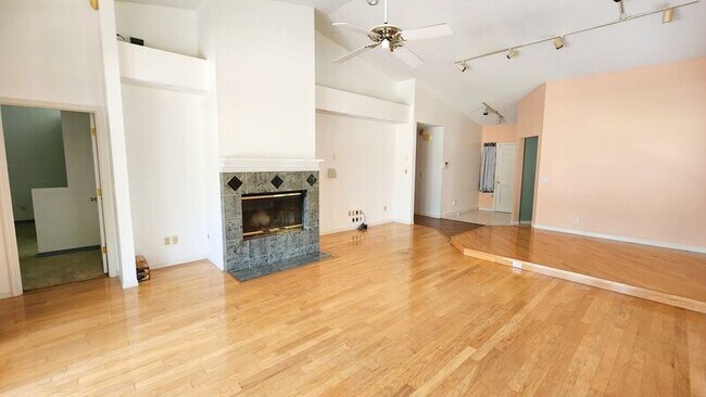 Building Photo - 311 W Sabal Palm Pl