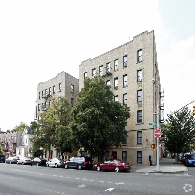 Building Photo - 1565-1573 White Plains Rd