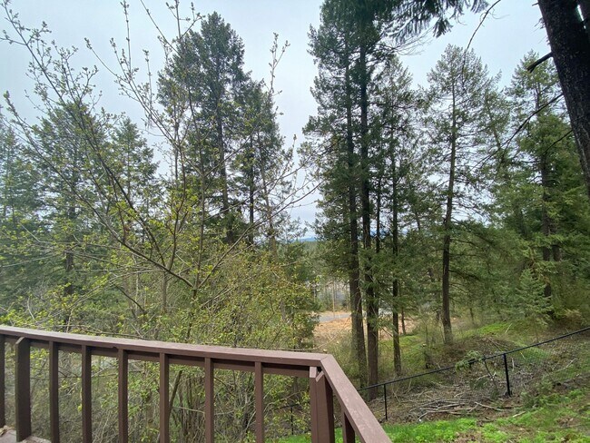 Building Photo - Unique View Property 3 bed, 3 bath located...