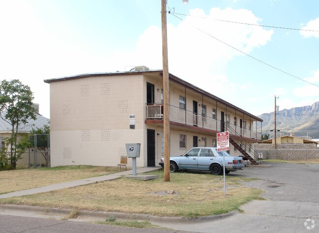 Building Photo - 8841 Robert Dr