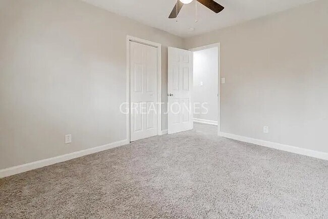 Building Photo - 529 Oakland Ave