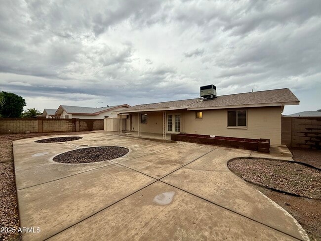 Building Photo - 4559 E Dragoon Ave