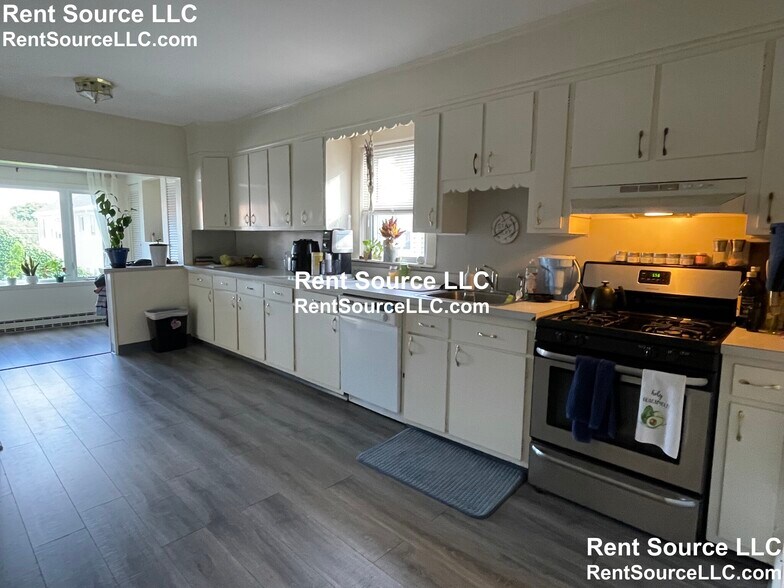 Building Photo - 104 Princeton St