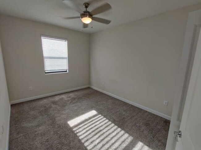 Building Photo - 1242 Sandwedge St