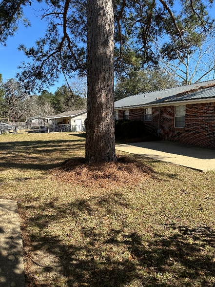 Building Photo - 2211 Shannondoah Dr