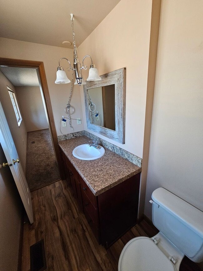 Building Photo - Roomy Ranch in Gladstone