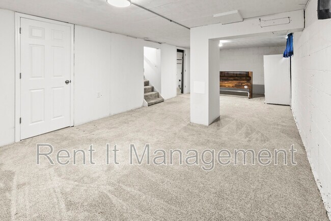 Building Photo - 4841 Pierce St.