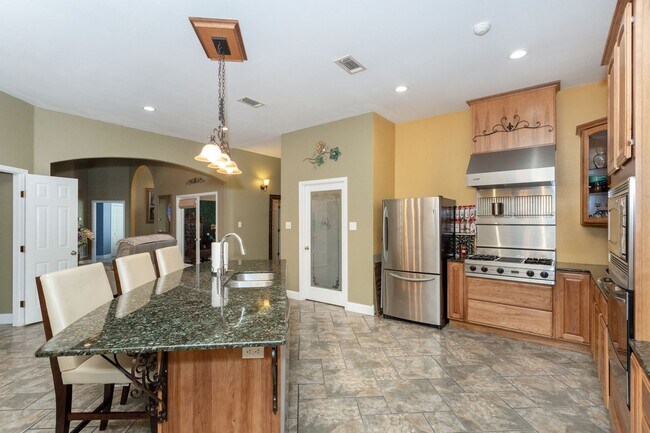 Building Photo - 3 Bedroom House in Addis with Pool, Gazebo...