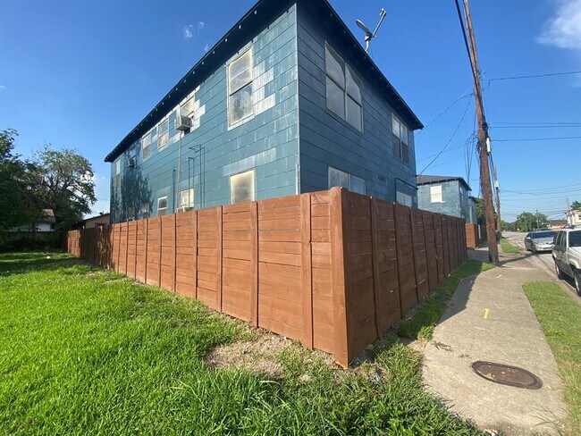 Building Photo - 4617 Market St