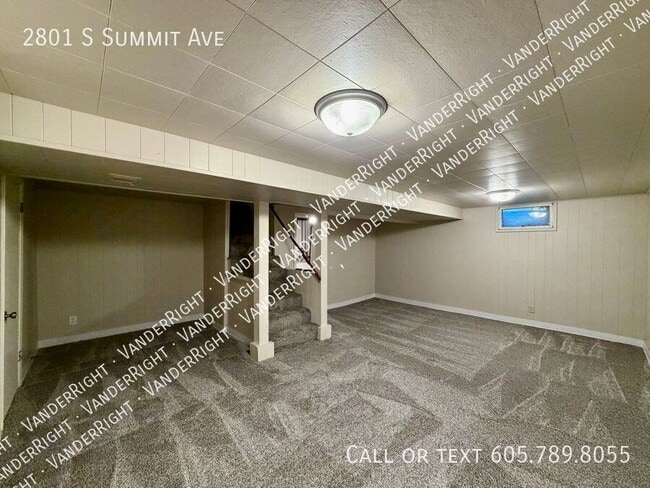 Building Photo - 2801 S Summit Ave