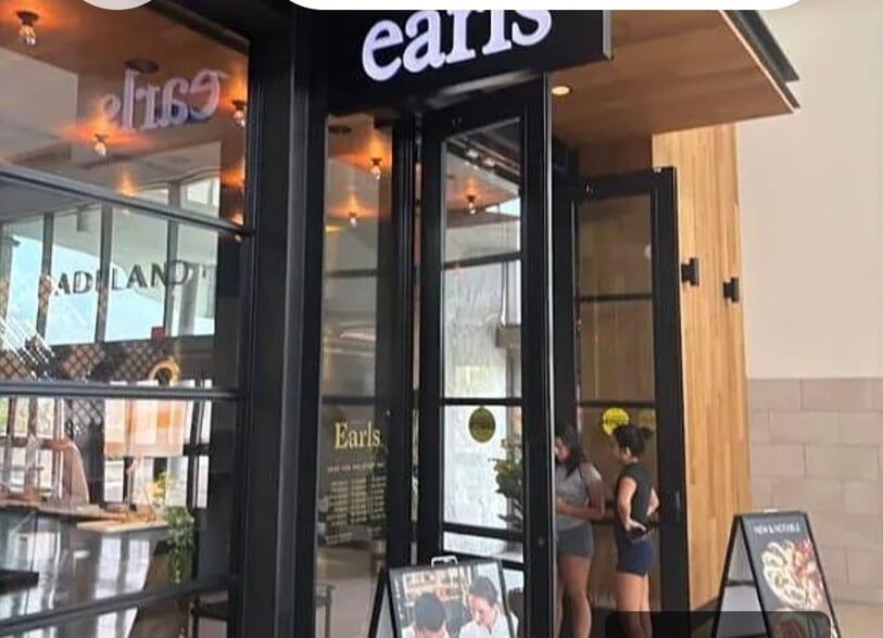 Earl's Nearby All-Season menu Restaurant - 5759 SW 61st St