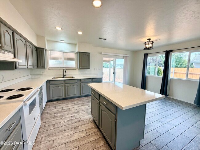Building Photo - 4558 N Miner Rd
