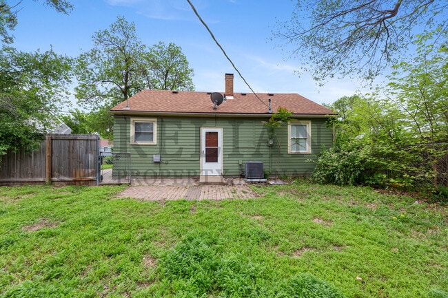 Building Photo - 4114 Vesta Dr