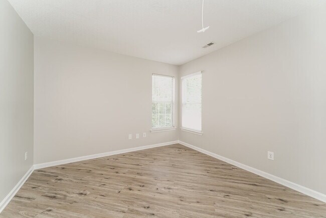 Building Photo - 1733 Josie St