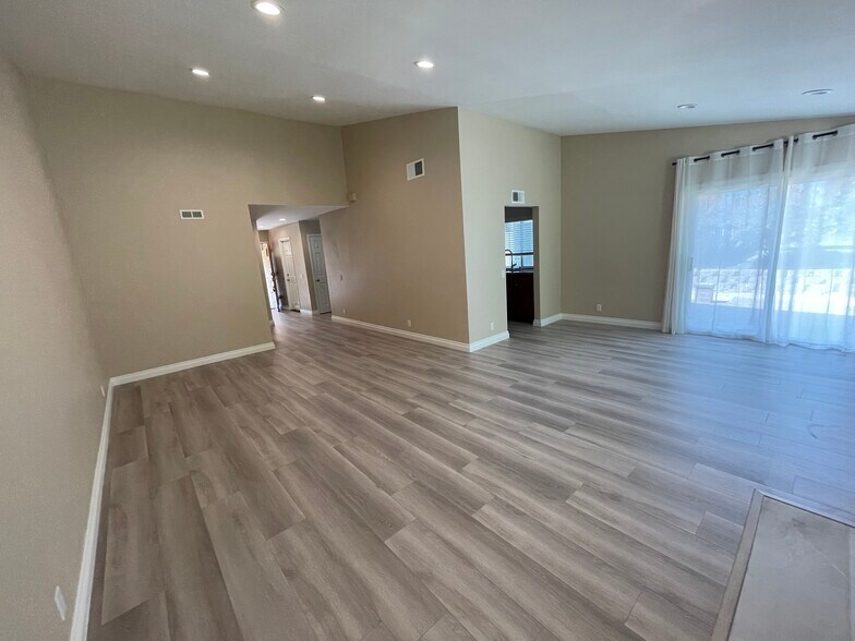 Building Photo - 1180 Kildeer Ct