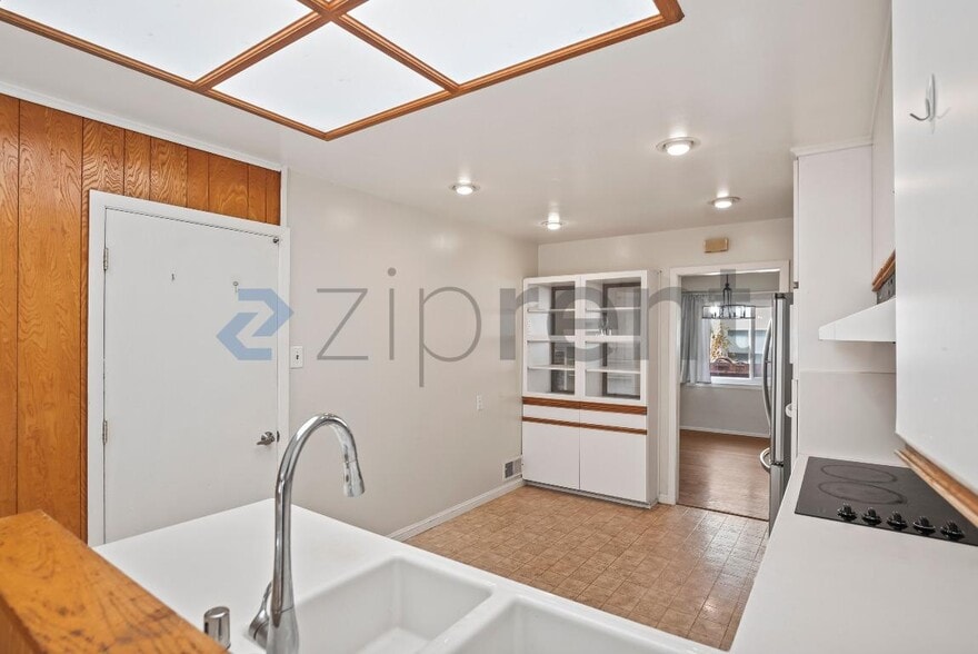 Building Photo - 1170 Glenview Dr