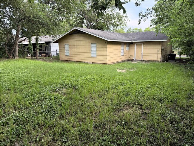 Building Photo - 4714 Creek Bend Dr