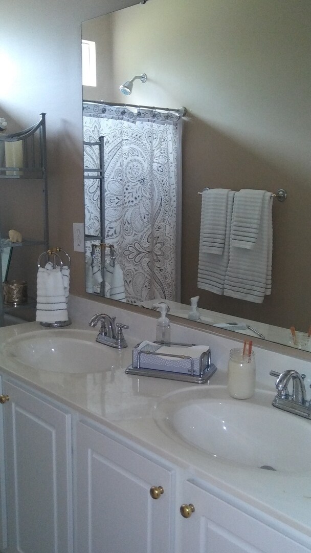 Building Photo - Large Gorgeous Home in Arrowhead