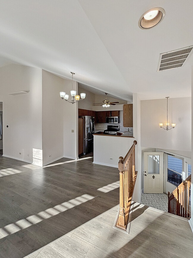 Building Photo - 404 W Hamilton Dr