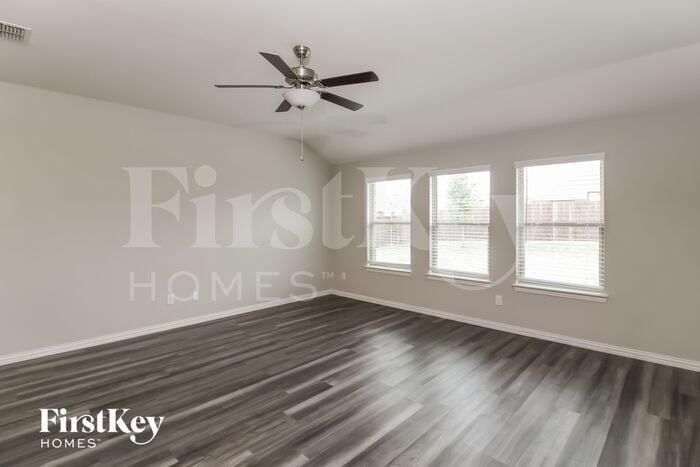 Building Photo - 1301 Renoir Dr