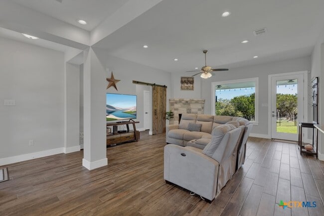 Building Photo - 315 Hilltop Ridge