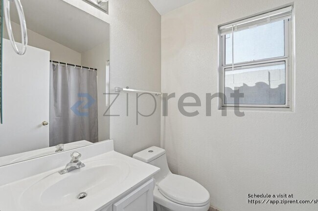 Building Photo - 17216 N Wavyleaf Ave