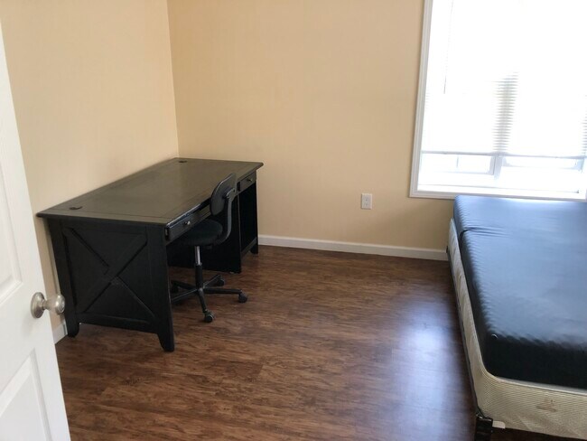 Building Photo - 124 Birdseye View Drive