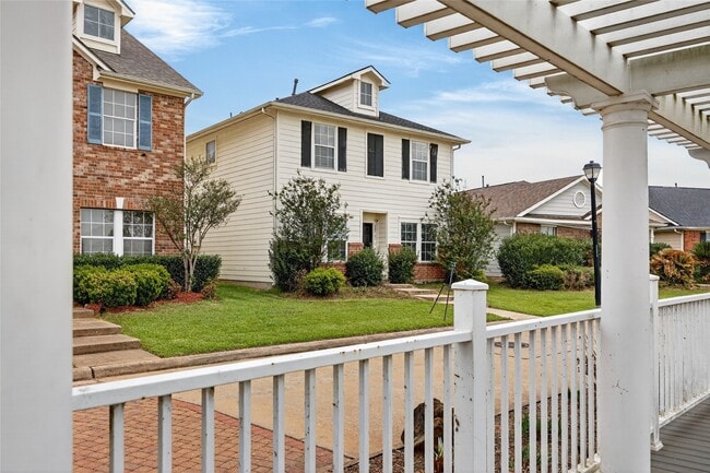 Building Photo - 20747 Settlers Lake Cir N